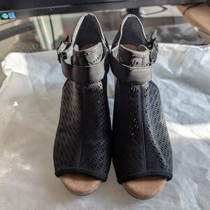 Giani Bernini Black Perforated Heels